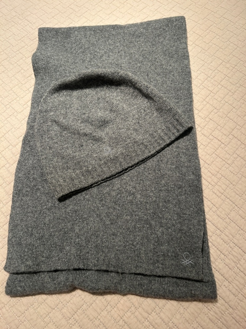 United Colors Of Benetton Gray Knit Beanie And Scarf Set